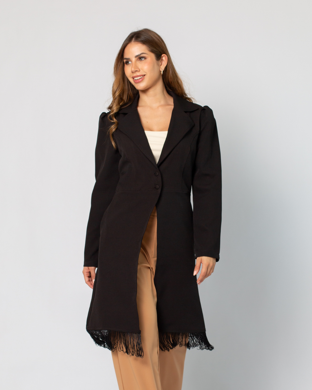 Bata Emma con flecos color negro